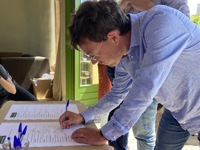 Roland ondertekent de Green Deal biobased (ver)bouwen in salland