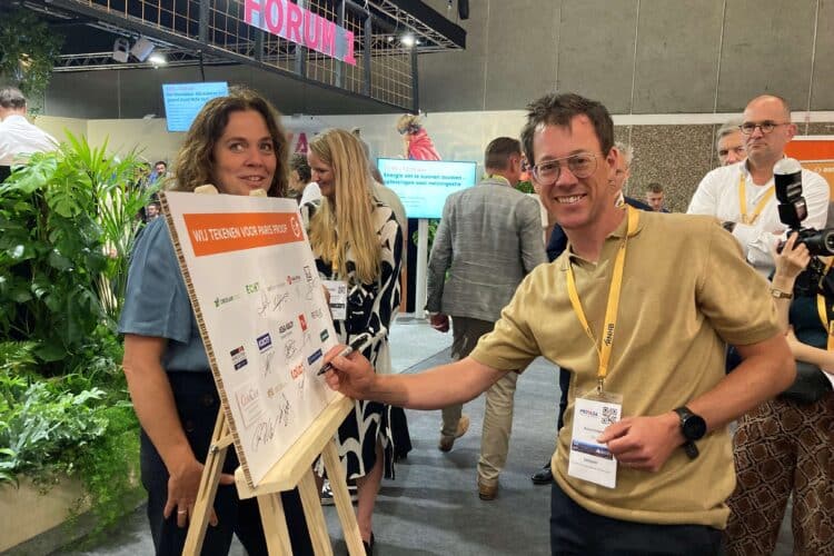 Ondertekenen Paris Proof Commitment Tala