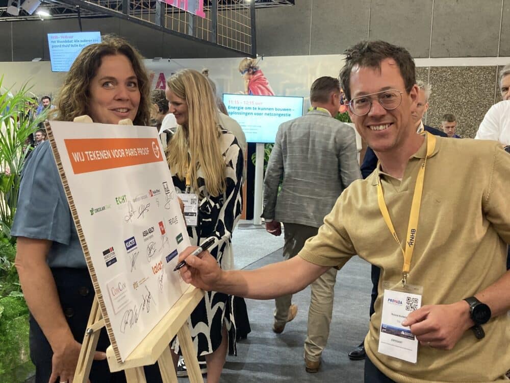 Tala Paris Proof Commitment ondertekening