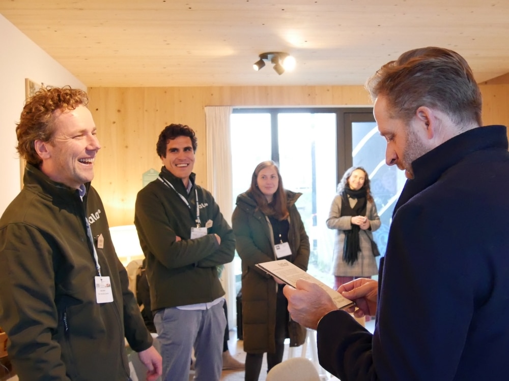 Hugo de Jonge bezoekt modelwoning Tala